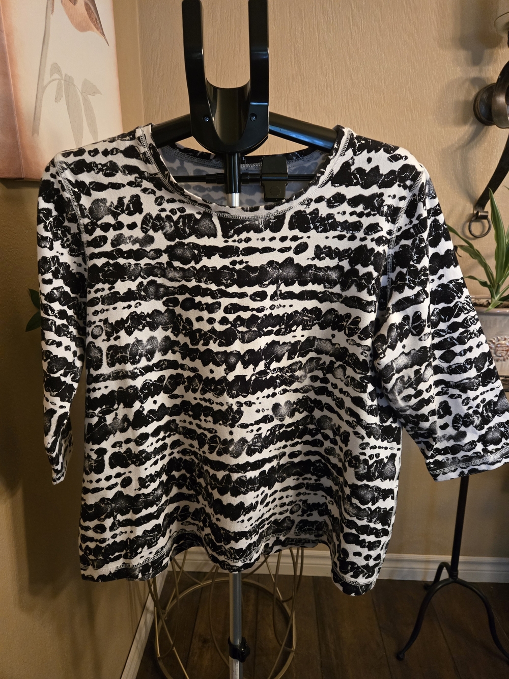 Chico's Women’s Black & White Patterned Pullover Top